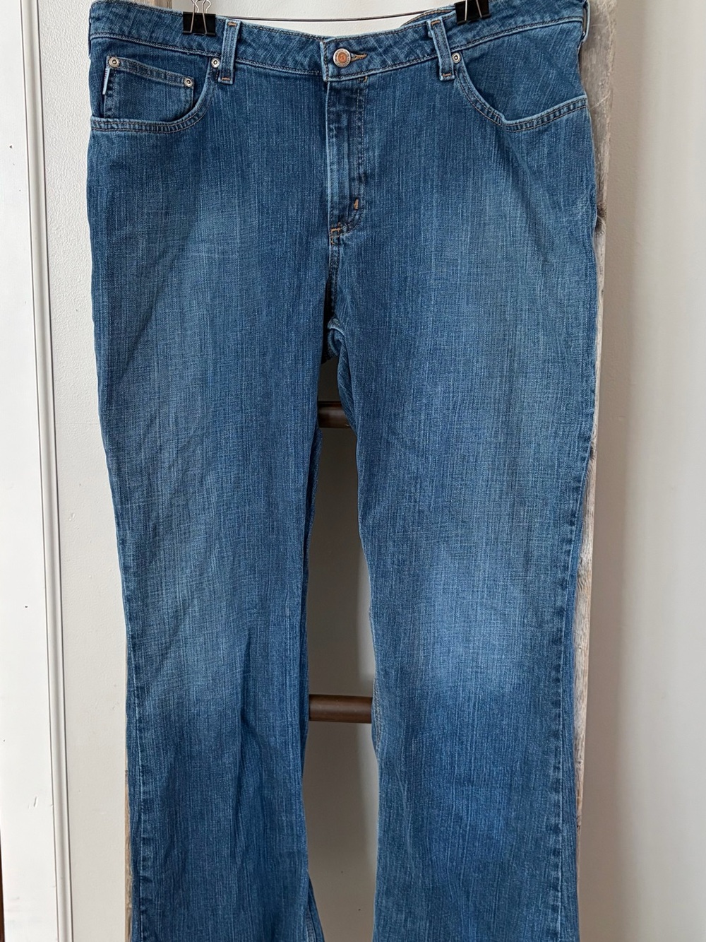 Carhartt Men's Bootcut Jeans in Medium Blue Wash